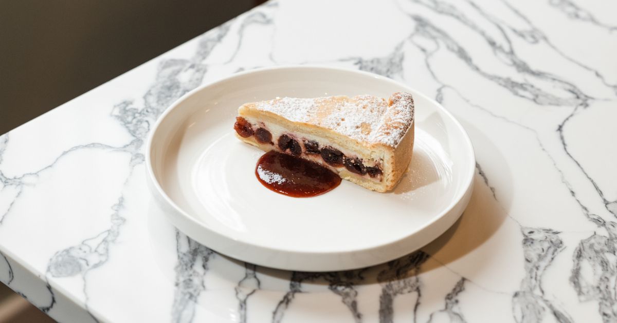 Torte alle visciole at Sotto